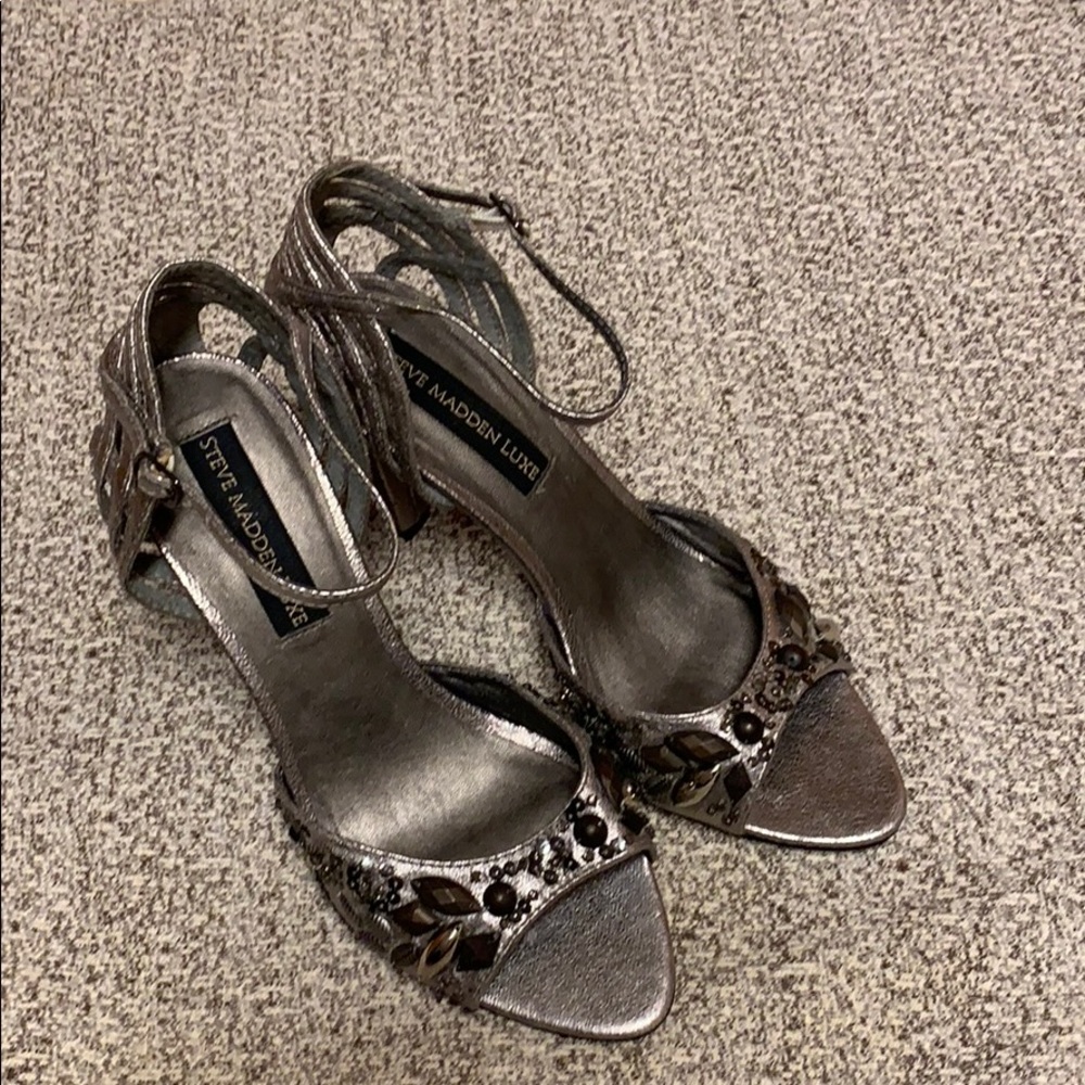 Steve Madden Luxe sandals in silver, size 7.5
